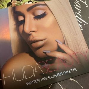 Huda Beauty Highlighter Palette